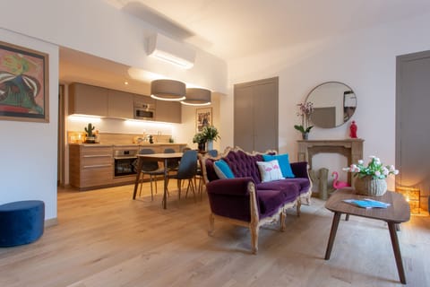 Living room, dining area and kitchen
Salon et cuisine
