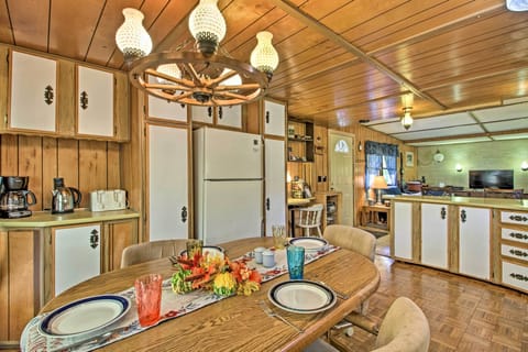 Dining Area | Main Level | Complimentary Spices