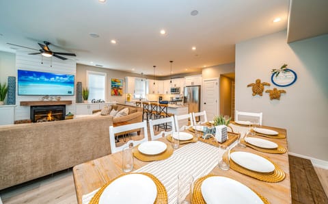 Dining table, plenty of seating for entire family!