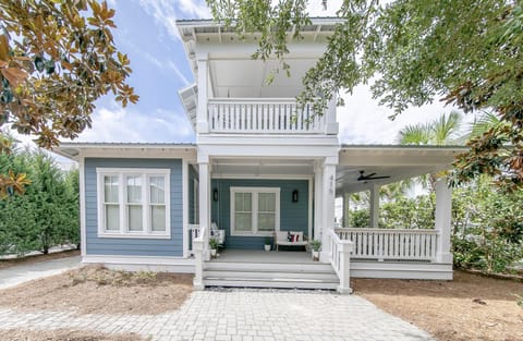 Beautiful 30A Beach Cottage!! Sleeps 12- Golf cart included- Private Beach