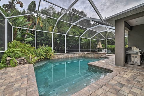 Valrico Vacation Rental | 3BR | 2.5BA | 2 Levels | Step-Free Entry | 3,200 Sq Ft