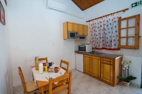 Georgia Apartment 5 Sidari Kitchen