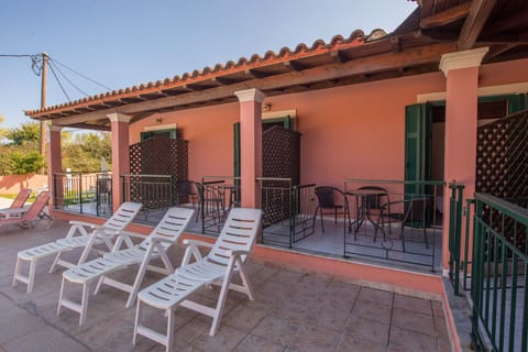 Georgia Apartment 7 Sidari Exterior