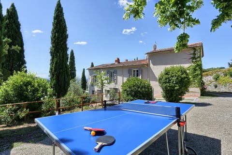 Cloud, Sky, Plant, Building, Property, Sports Equipment, Window, Tree, Net Sports, House