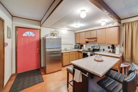 Breakfast Bar | Dishware/Flatware Provided