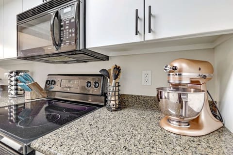 Whip up lake-day snacks in minutes—fully equipped kitchen with everything you need at Lakeside Haven, The Island on Lake Travis in Lago Vista.