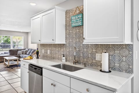 Nice, clean kitchen!