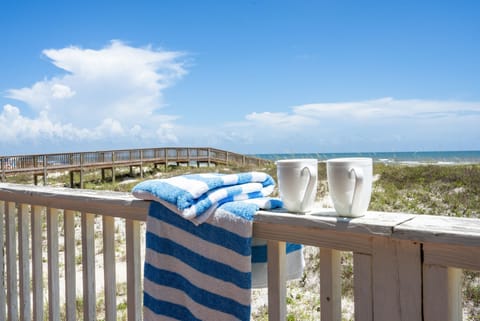 Gulf views, cozy vibes.