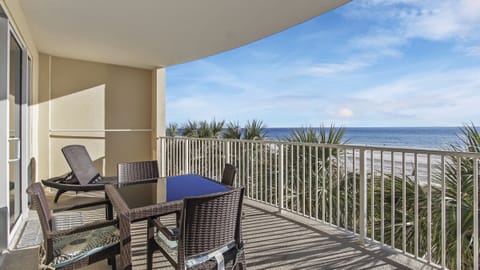 Extra large balcony on the 3rd floor. Perfect location!