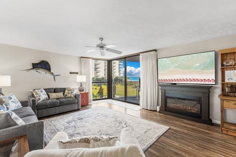 Mainsail 215 Living Room