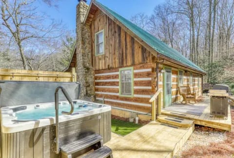 Amazing Cabin with great reviews! Hot Tub, Close to Sugar Mountain!