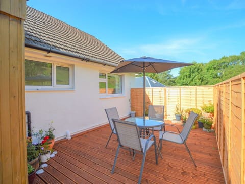 Building, Sky, Plant, Furniture, Property, Table, Window, Chair, Wood, House