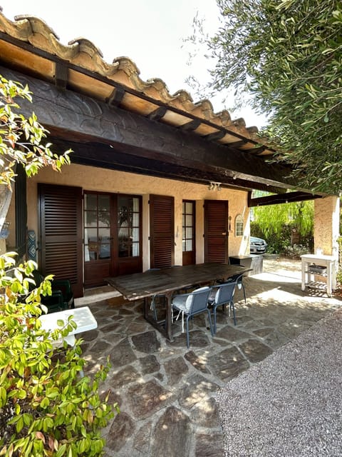 Table seating 6-8 under the covered terrace