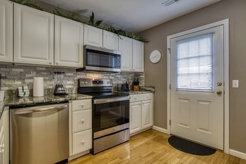 Smoky Mountain Chalet "Alluring River" - Fully furnished kitchen with stainless steel appliances