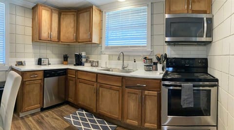 A closer view of the kitchen!