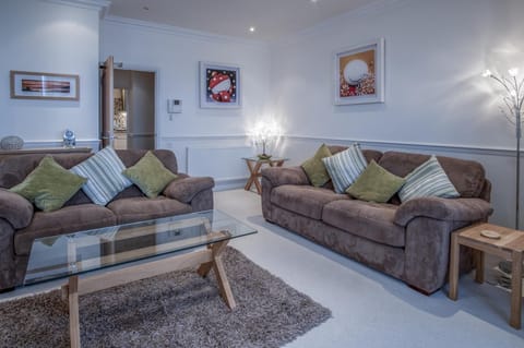 South Beach View - 2 Bedroom Duplex Apartment - Tenby (7043)