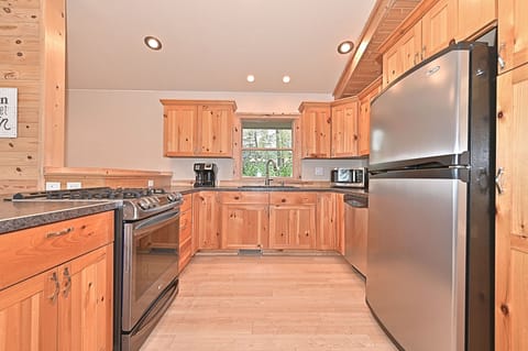 Kitchen area, main level