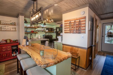 Live Edge Island Bar offers Bar Stool Seating!