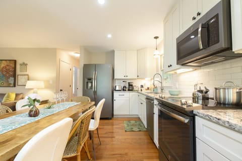 Newly remodeled kitchen has everything you need!