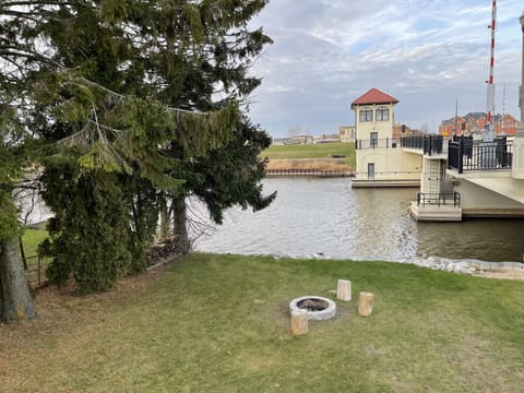 Waterfront - watch the boats go by or bring your kayaks and SUP