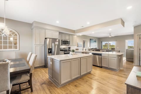 Open and Spacious Floor plan with Full Kitchen and  Ample Living Space