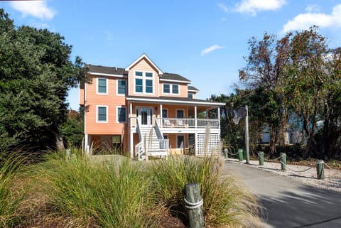 DU406: Ducktopia | Front Exterior