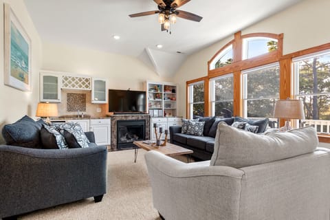 VOH68: Ocean Escape | Top Level Living Area - Fireplace Not Available For Guest Use