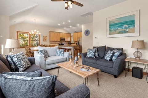 VOH68: Ocean Escape | Top Level Living Area