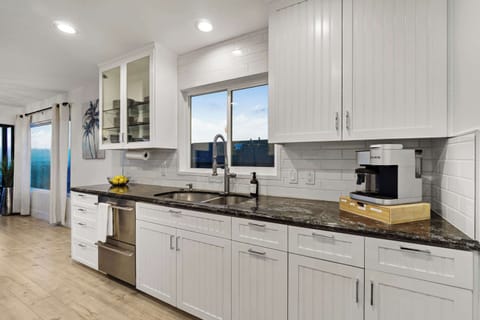 Upper Level | Full Appliance Set | Cooking Essentials Provided