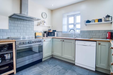 The Chaffhouse -  4 Bedroom - Llangennith (6708)