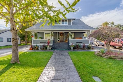 Owners front door and private entrance