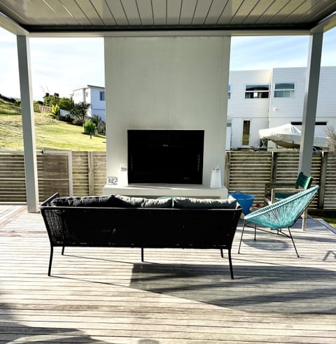 Spacious indoor - outdoor flow (multiple sliding doors opening out on to deck)