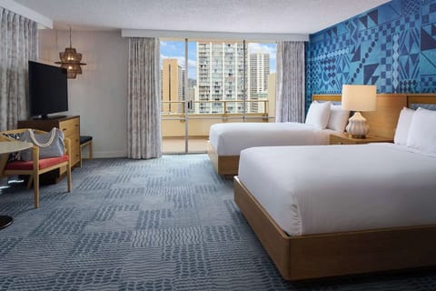 Stretch out in crisp linens with room for everyone.