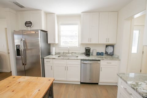 Keurig with complimentary sugar, creamers and k-cups!