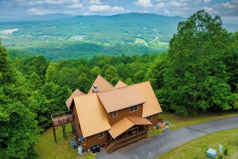 Brasstown Vacation Rental | 5BR | 4BA | Stairs Required | 3,200 Sq Ft