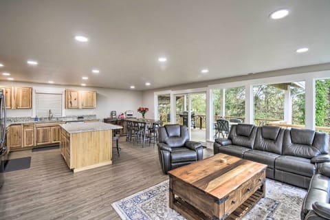 Living Room | High-Speed Free WiFi