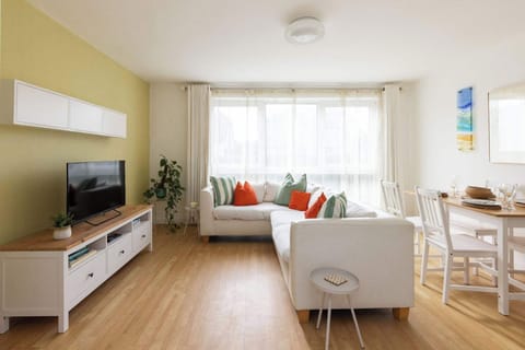 Lanka Court is a bright and modern ground floor apartment close to East Wittering beach.