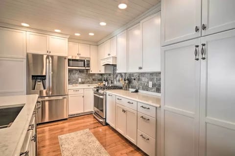 b8e6b5ed-8d57-43b2-b462-545ceae974d0