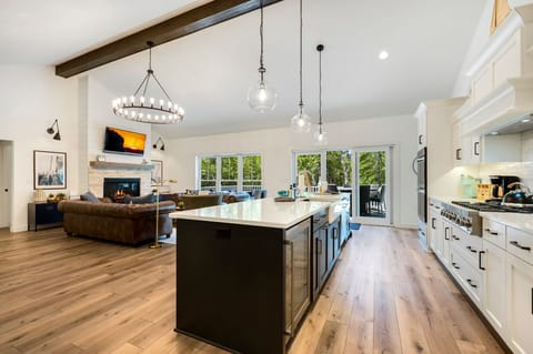 The open concept layout provides perfect setting, enabling you to effortlessly engage with friends and family as you prepare a meal to enjoy together.