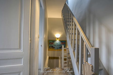 Triplex Le Phare - Stairway (level 2)