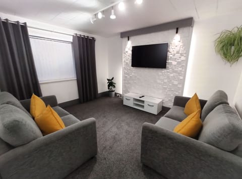 Apartment 6 Living Room & Double Sofa Bed
