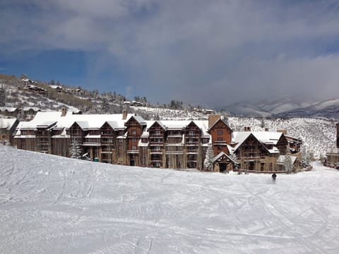 Ski in - ski out entrance
