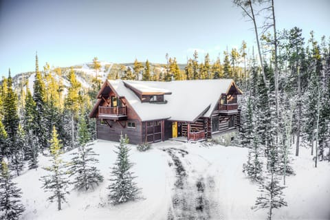 22 Rosebud - Strategically located ski-in, ski-out log home. Secluded w/ privacy
