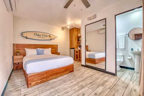 Queen Size Bed, Kitchenette, Private Bathroom with Hot Water & AC!