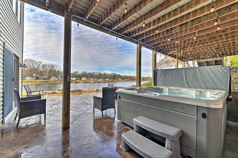 Gladwin Vacation Rental | 8BR | 5BA | 3,000 Sq Ft