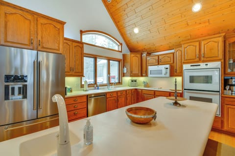 Kitchen | Crockpot | Spices | Main Floor
