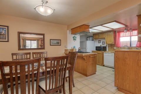 Dining room/kitchen