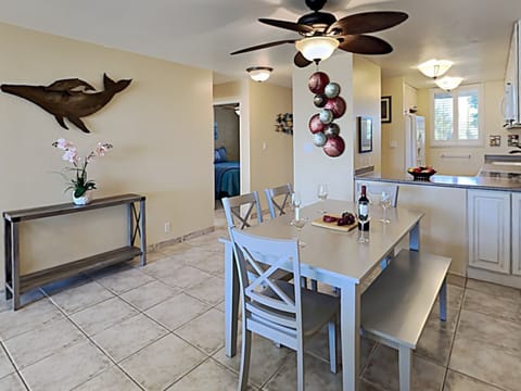 Dinning for six at the roomy dinner table