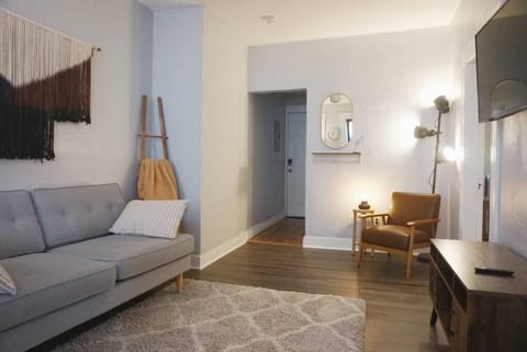 Beautiful 1908 Remodeled Apartment