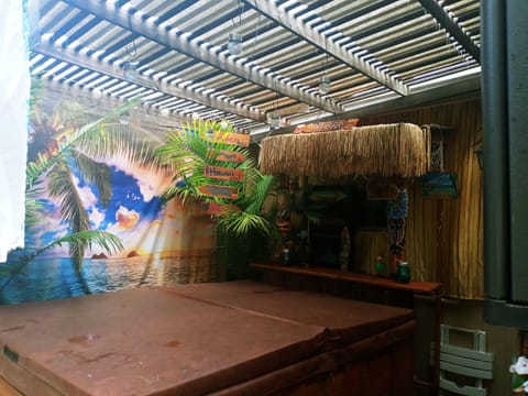 Jacuzzi & Tiki Bar